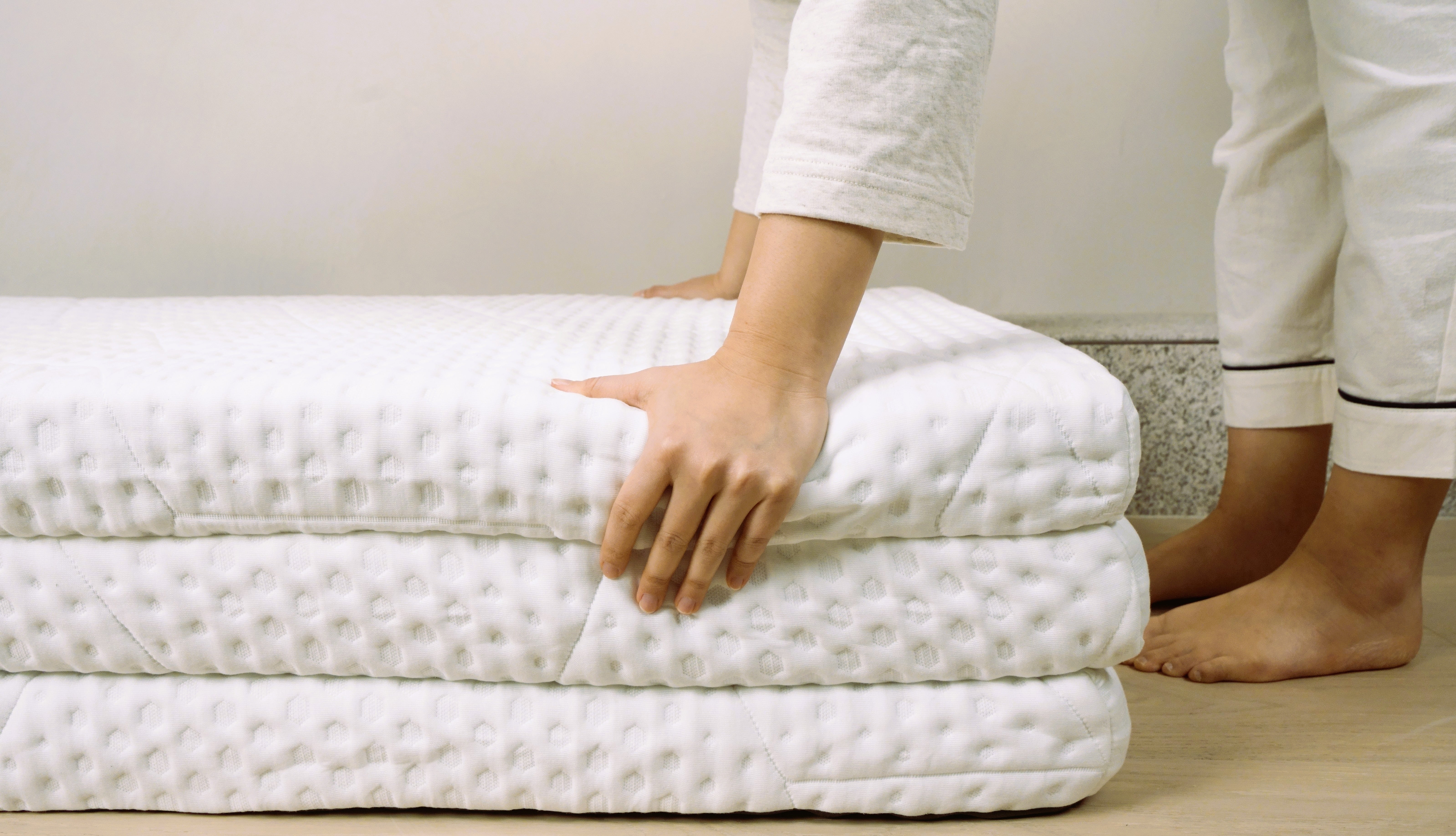 //www.emma-sleep.co.kr/cdn/shop/files/futon-category.jpg?crop=center&height=528&v=1770092782&width=400